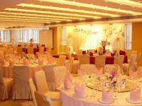 Áo ghế phủ tiệc cưới nhà hàng sang trọng 