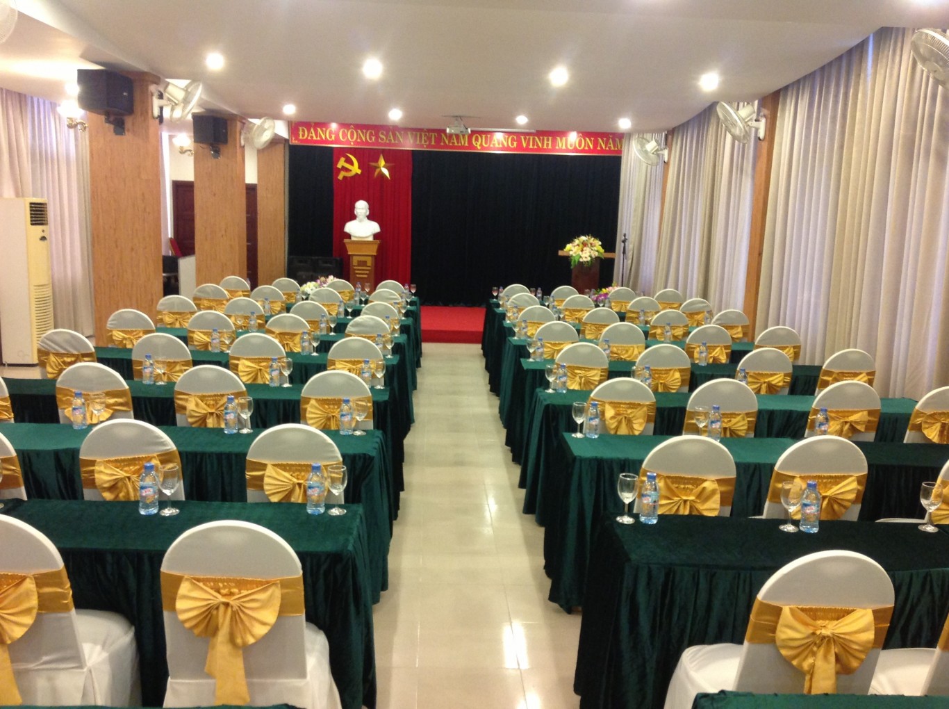 Váy ghế phòng họp đẹp