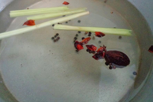 May gia công áo bọc ghế tiệc cưới đẹp