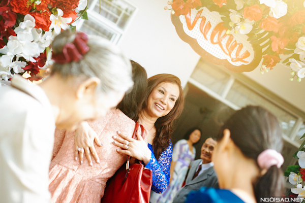 Địa chỉ may áo phủ ghế cưới hỏi giá rẻ